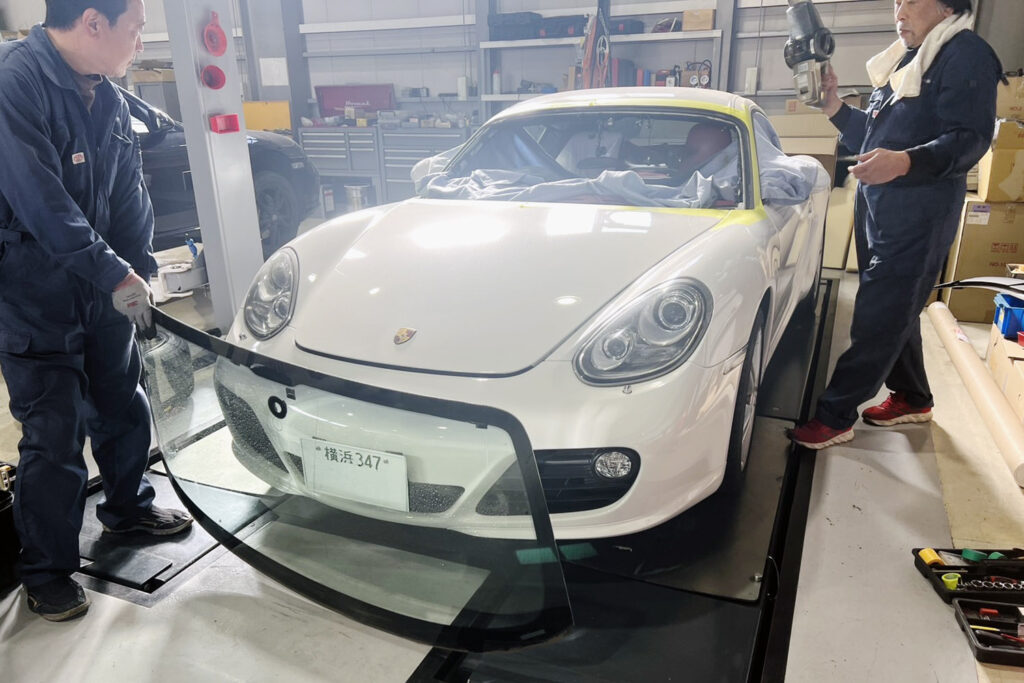 ポルシェ987ケイマン｜気になっていたガラスの補修痕・フロントガラス交換でスッキリ！
